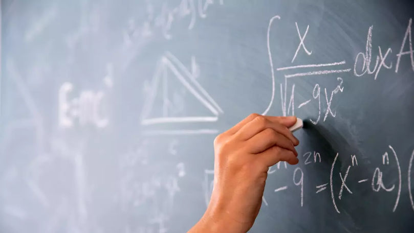 Un profesor de matematică, surprins în timp ce vindea cocaină în Italia
