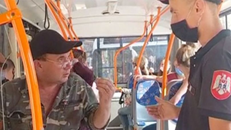 Scandal într-un troleibuz: Un bărbat a refuzat să poarte mască