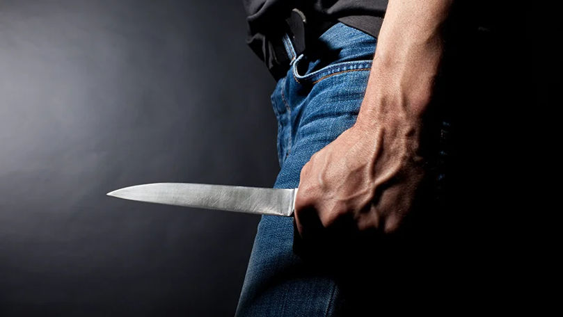 I-a înfipt concubinei un cuțit în spate: Un bărbat, condamnat