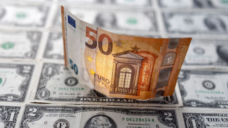 Curs valutar 22 decembrie 2024: Cât valorează un euro și un dolar