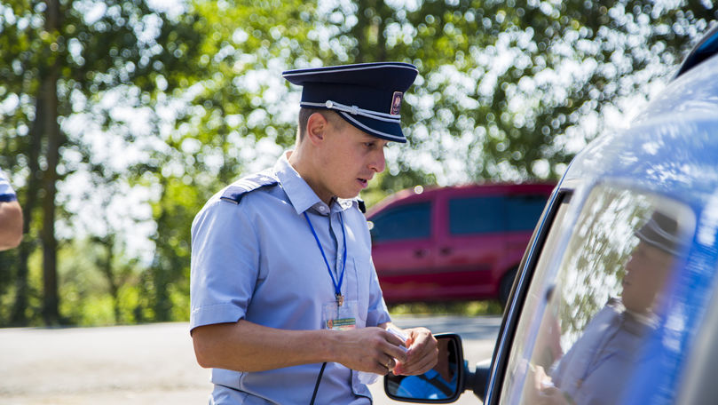 Șofer cu permis auto fals, prins în punctul de trecere Otaci