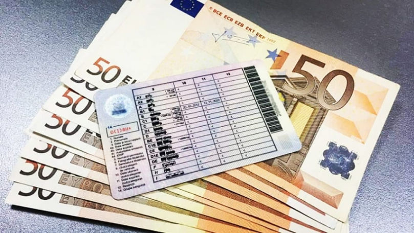 Un tânăr și-a cumpărat un permis de conducere falsificat cu 2.000 euro