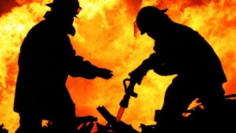 Casă arsă la Orhei: O mamă cu 3 copii a rămas pe drumuri