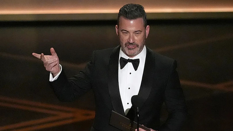 Трамп снова требует уволить комика Джимми Киммела за шутку о "будущей вдове" Мелании.