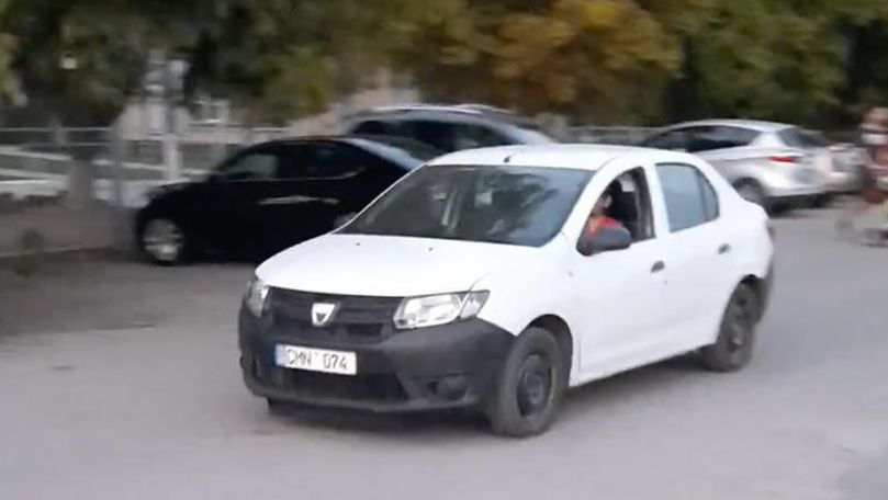 Cum 3 moldoveni au transformat o Dacia Logan într-un electromobil