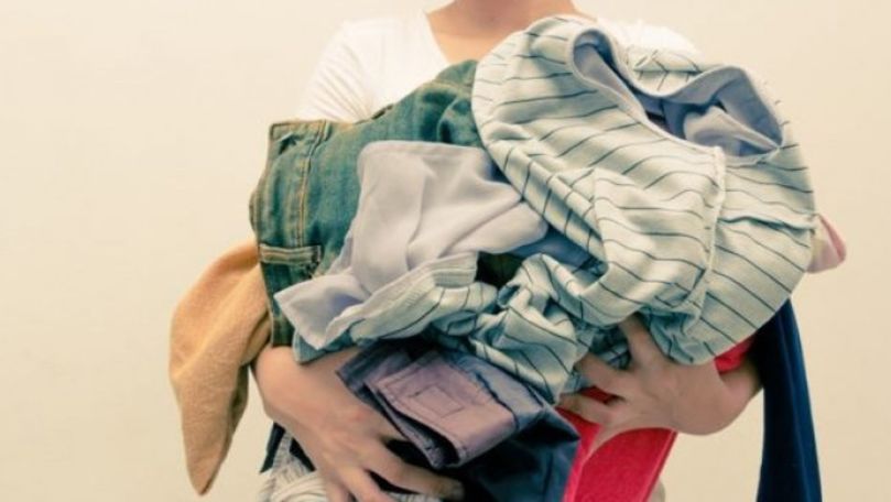 Hainele pot fi reciclate: Oamenii, îndemnați să nu arunce vestimentaţia
