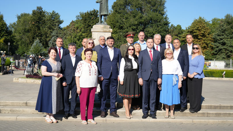 Echipa PSDE a depus flori la monumentul lui Ștefan cel Mare și Sfânt