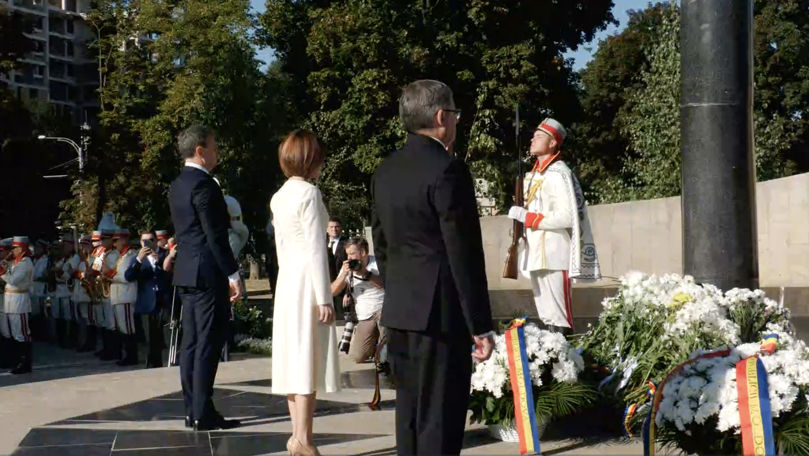 Ziua Independenței: Depuneri de flori la monumentul Maica Îndurerată