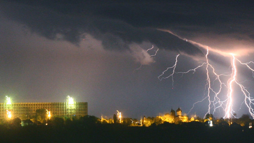 Метеорологи прогнозируют нестабильную погоду на этой неделе: ливни и грозы.