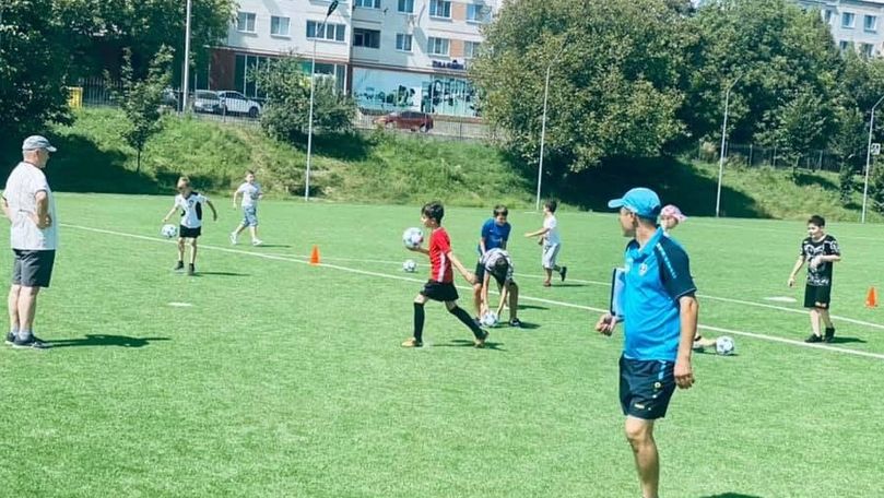 В шести столичных лицеях откроют футбольные классы.