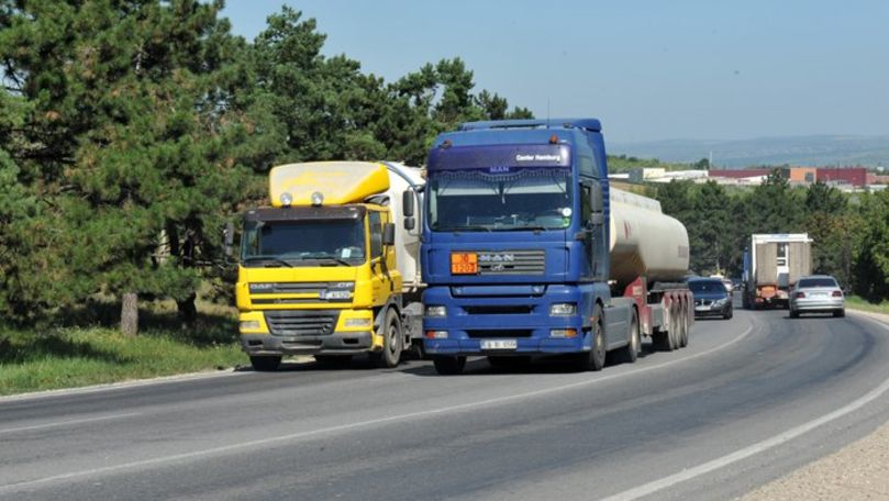 Șoferii camioanelor care încalcă regulile pe timp de caniculă, amendați