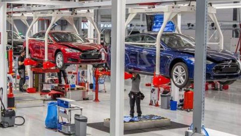 Tesla отозвала персонал с нового завода из-за коронавируса.