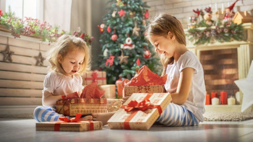 Câte daruri trebuie să primească copiii de Crăciun pentru a fi fericiți