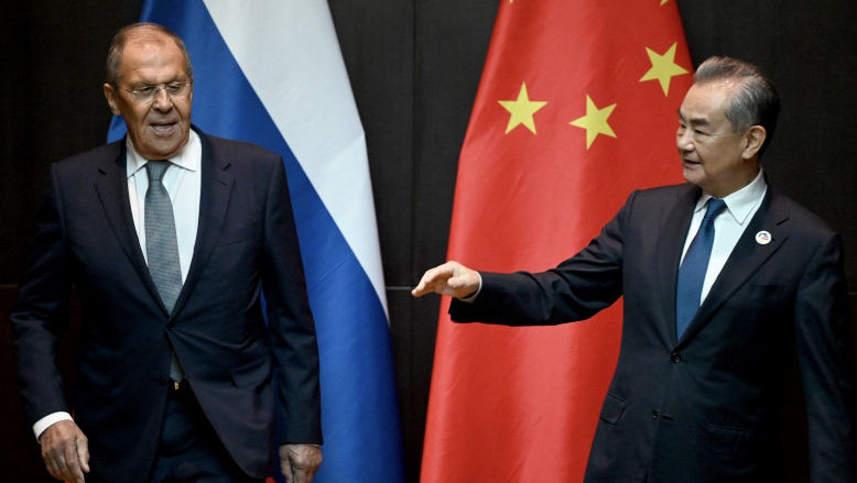 Putin vrea un NATO eurasiatic cu China: Întâlnirea Lavrov - Wang Yi