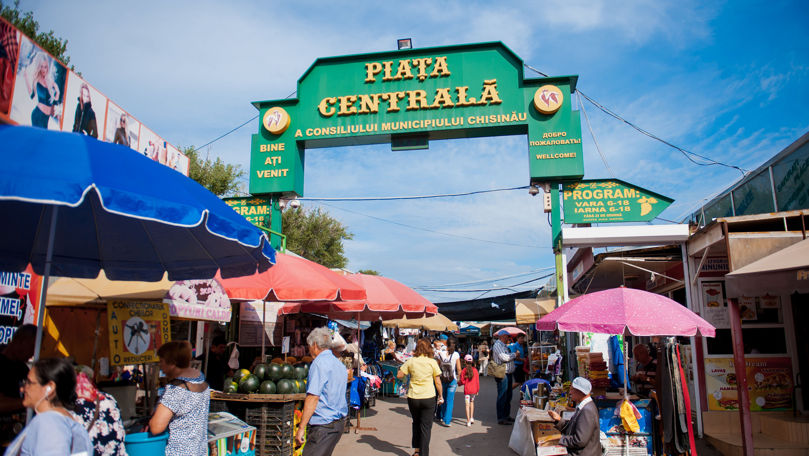 Prețurile la Piața Centrală: Cât costă murele, porumbul și racii