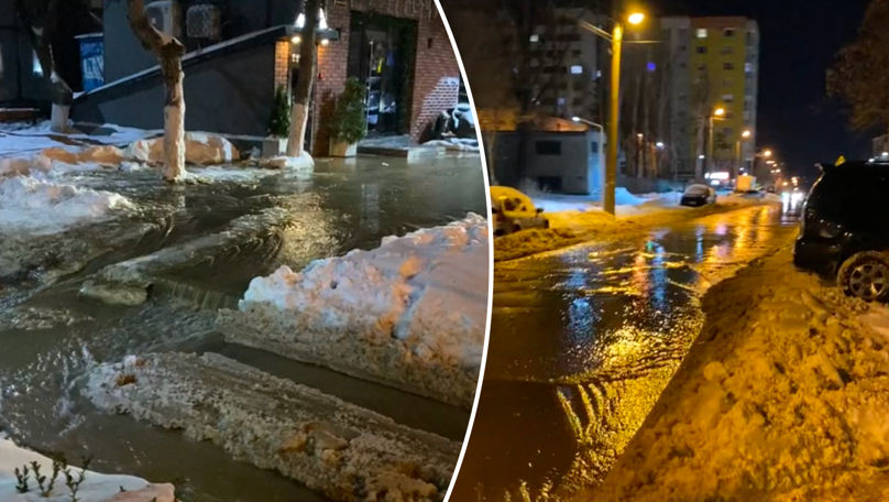 O stradă din Capitală, inundată. Internaut: Primăria a organizat ghețuș