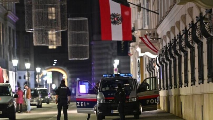 Mărturiile unor români prinși în teroarea din Viena: Nu ieşim din case