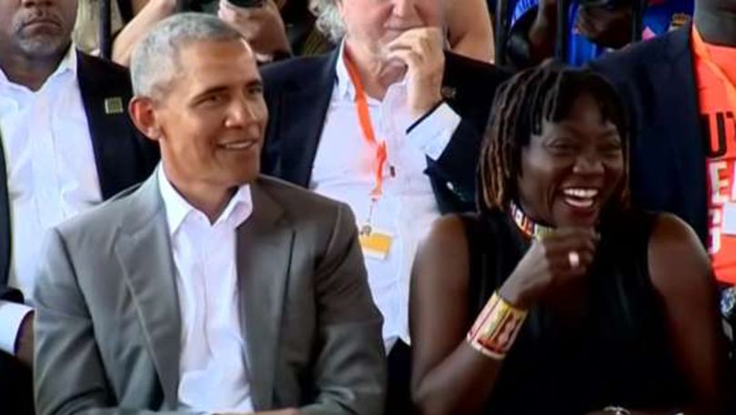 Obama a dansat cu bunica sa în timpul unei vizite în Kenya