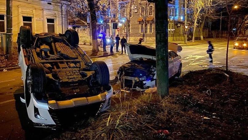 Accident nocturn în Capitală: Un Audi a răsturnat un Lexus