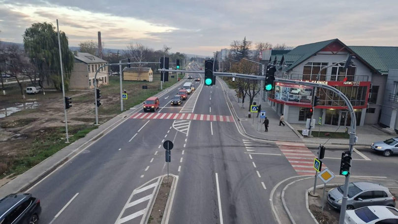 Un semafor a fost instalat pe traseul Chișinău-Ungheni. Unde se află