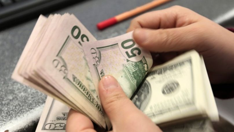 Доллар подорожает по отношению к лею.