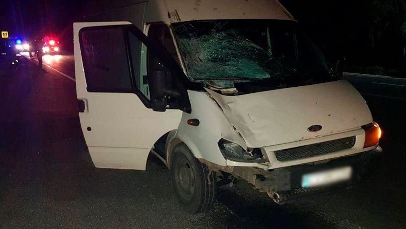 Un bărbat beat, lovit mortal de un microbuz pe traseul Chişinău-Orhei