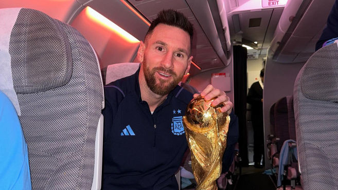 Imagini cu Messi și trofeul de la Cupa Mondială. Cum a fost surprins