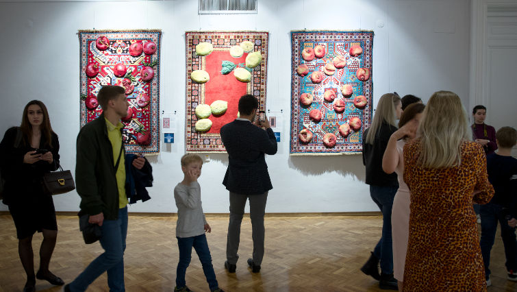 În Republica Moldova s-a deschis o expoziție de covoare azere