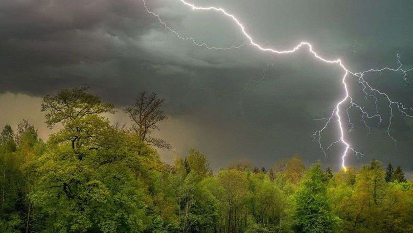 Meteo 10 iulie 2025: În toată țara sunt prognozate ploi cu fulgere