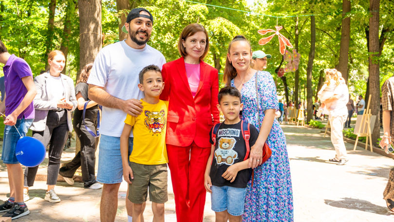 Maia Sandu, alături de copii: E important să le asigurăm o țară pașnică