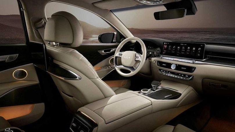 Kia раскрыла интерьер обновленного K9: огромный экран и сканер отпечатков.