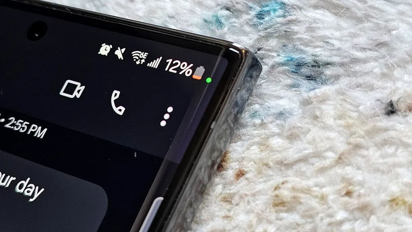 Ce înseamnă când îți apare un punct verde pe ecranul telefonului