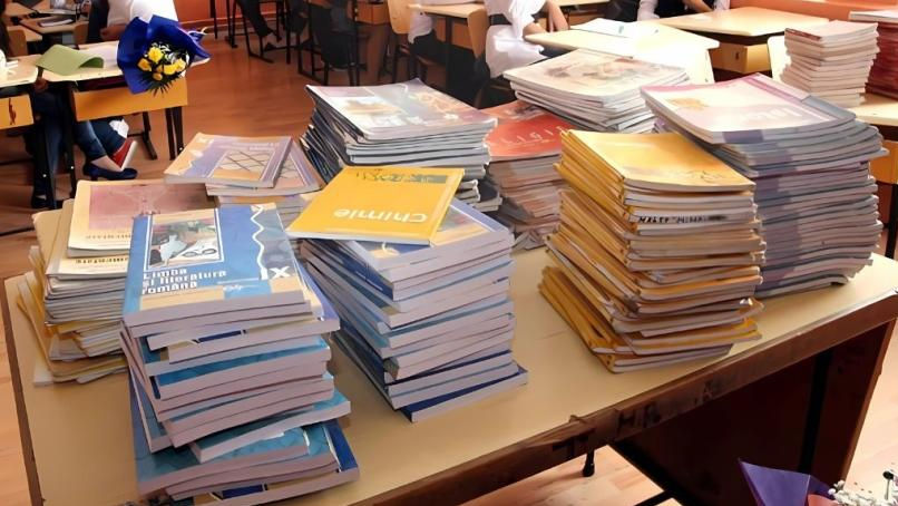 Educație pe hârtie: Manualele vechi sunt gratuite. Cele noi – pe bani
