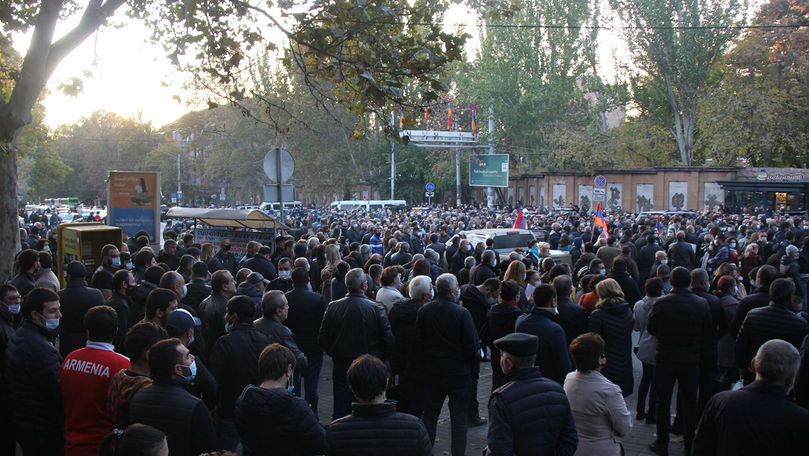 Парламент Армении отказался отменить военное положение.