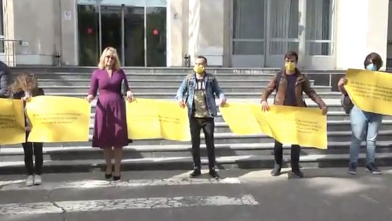Молодежь PAS провела флешмоб у правительства из-за роста цен.