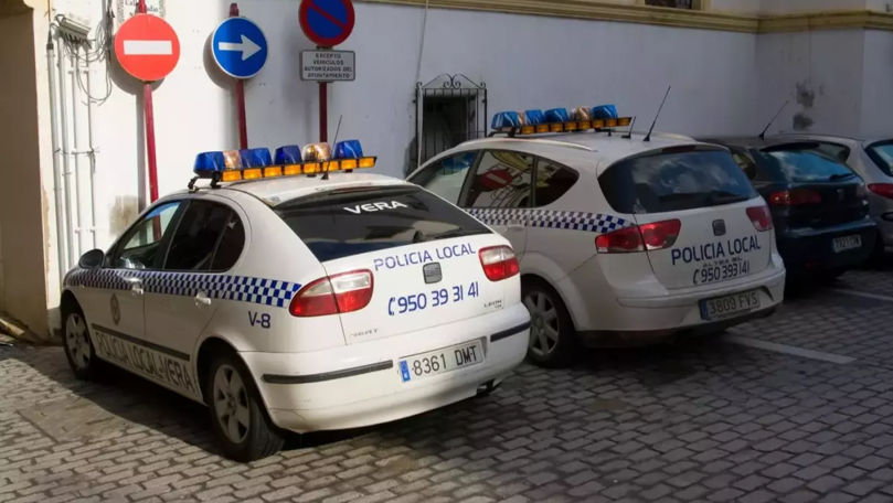 Un tânăr s-a dat drept poliţist şi toți l-au crezut: Cum a fost prins