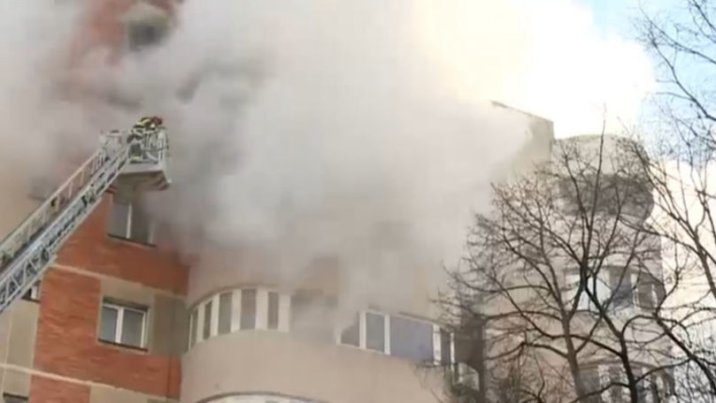 Incendiu într-un bloc din Constanța: O femeie s-a aruncat pe geam