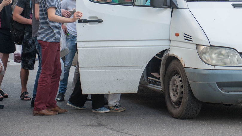 Scheme în transportul public: Gări privatizate și autobuze din offshore