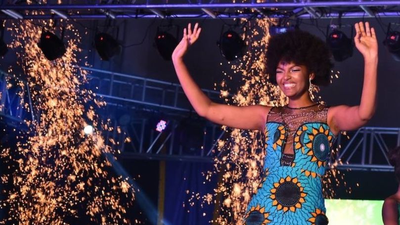 Părul câștigătoarei titlului Miss Africa 2018 a luat foc la încoronare