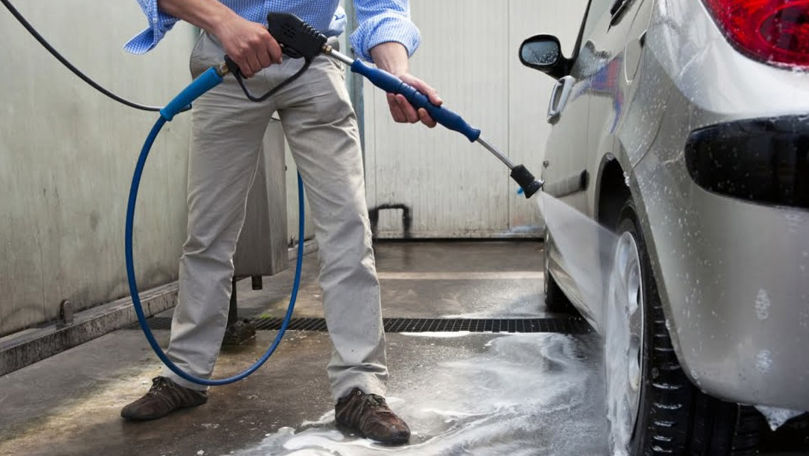 В Молдове прошли рейды по автомойкам: наложены штрафы на почти миллион леев.