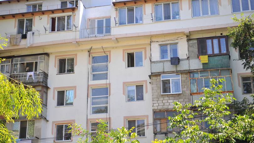 Un copil de 2 ani a căzut de la etajul 4 al unui bloc din Soroca