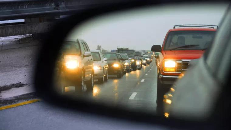 Fără faza scurtă a farurilor pe timp de zi: Când intră în vigoare măsura