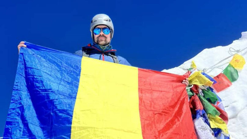 Alpinistul Oleg Chicu a escaladat vârful Island Peak din Munții Himalaya