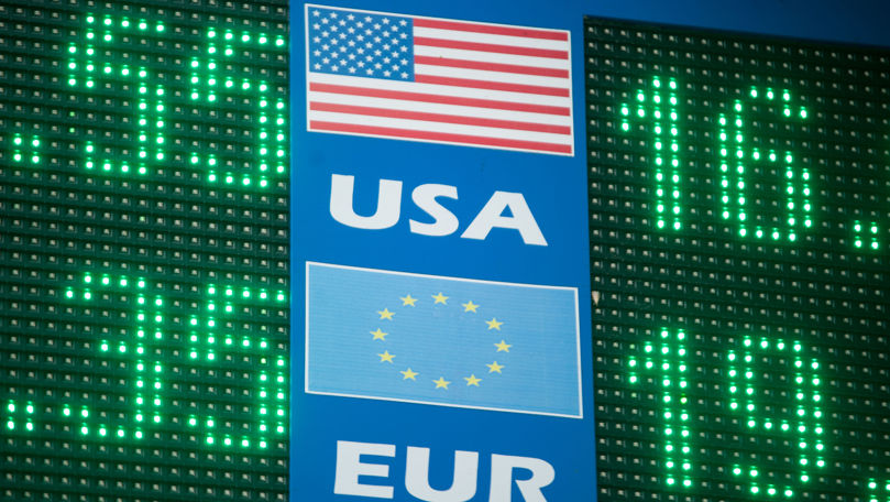 Curs valutar 21 septembrie 2022: Cât valorează un euro și un dolar