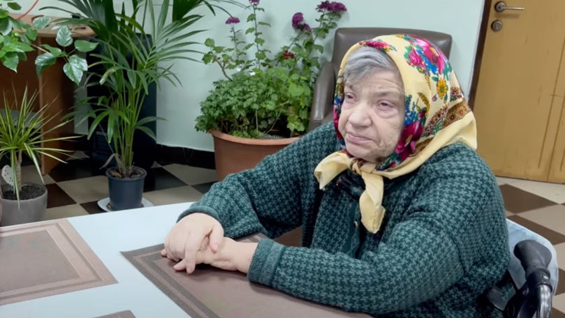 Viața de la azil. Bătrână: Fiicele nu m-au părăsit. Sunt fericită aici