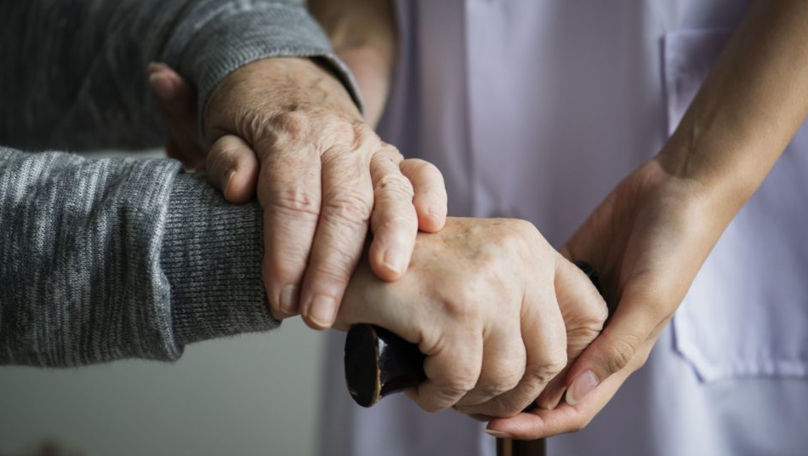 Итальянец оставил 300 000 евро и дом сиделке из РМ: родственники подали в суд.