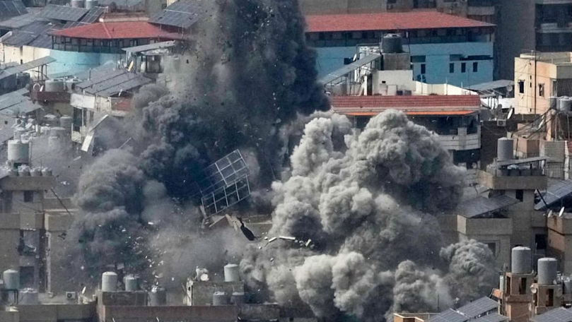 Жители столицы Ливана массово покидают город после авиаударов.