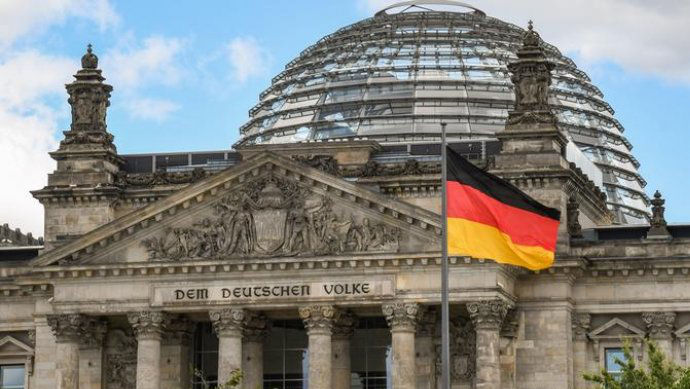Bundestagul german oferă burse de 500 de euro pentru tinerii moldoveni