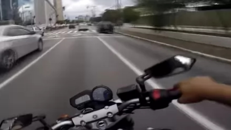 Motocicliști vitezomani, filmați de un pieton pe o stradă din Chișinău