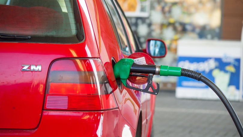 Carburanții se scumpesc din nou: Costul motorinei se apropie de 17 lei
